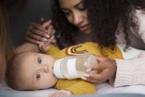 5 Proven Techniques to Soothe a Baby Crying While Bottle Feeding