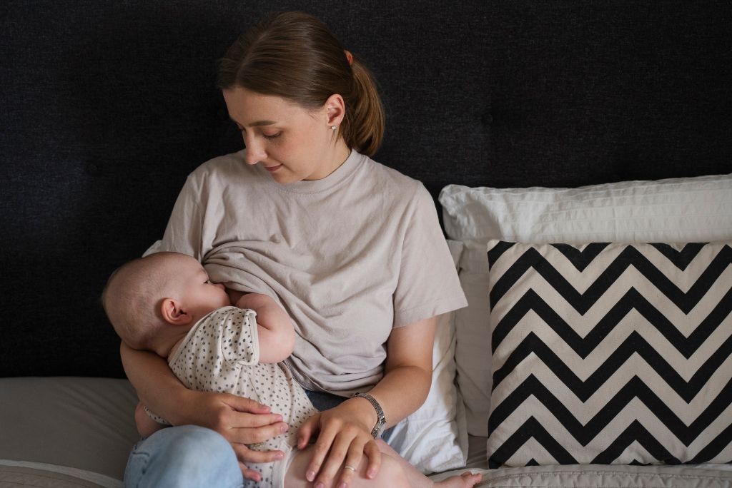 5 Best Breastfeeding Positions Nurturing BabyVity Care