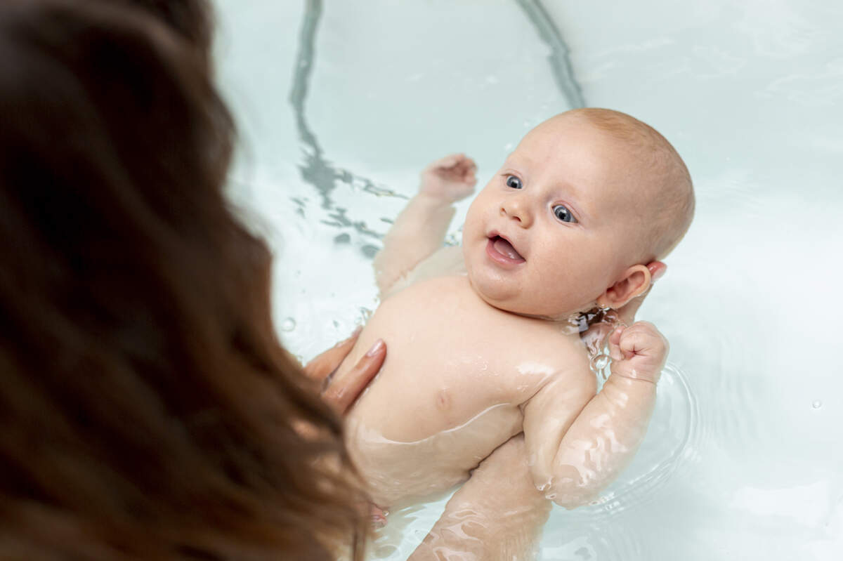 Why Choose a Sponge Bath for Your Newborn
