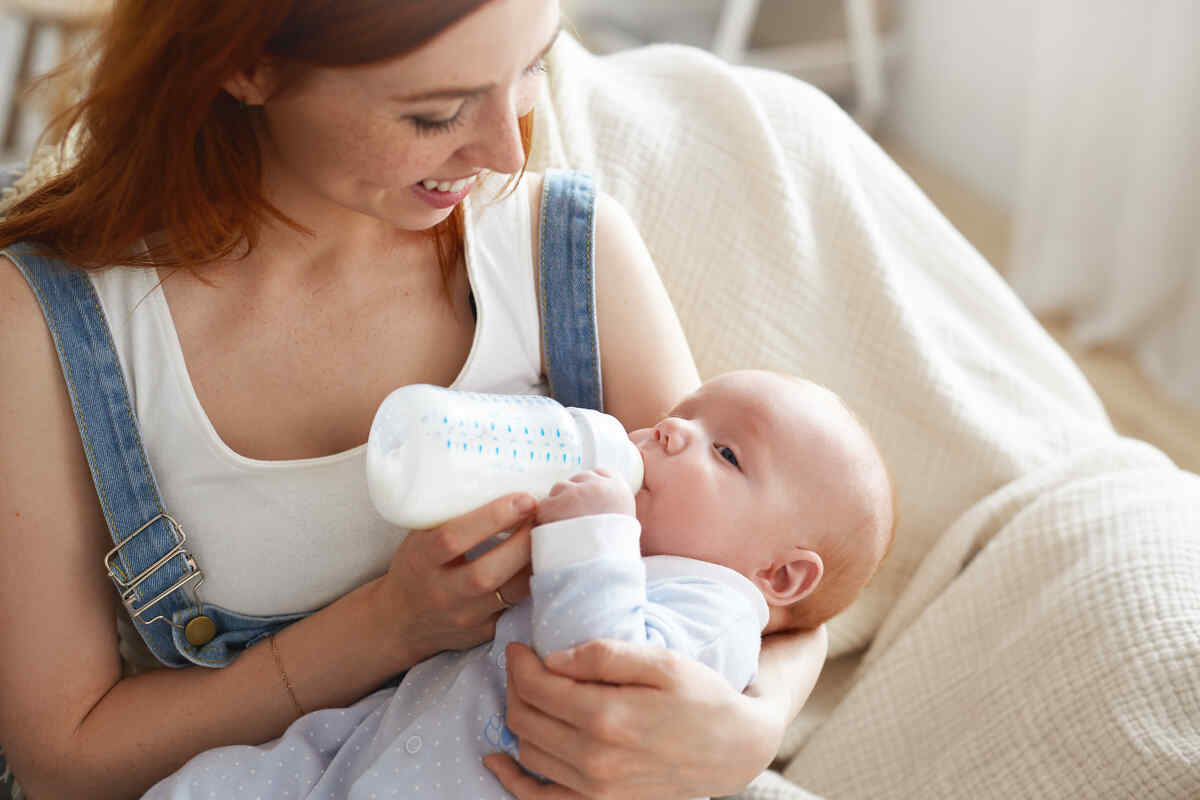 Should I Wake My Baby to Feed? A Guide for New Parents 2 When Should You Wake Your Baby for a Feeding