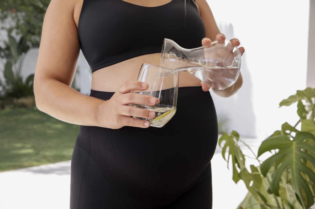 Enhancing Pregnancy Health: Nutrition, Wellness, and Essential Support 3 Hydration