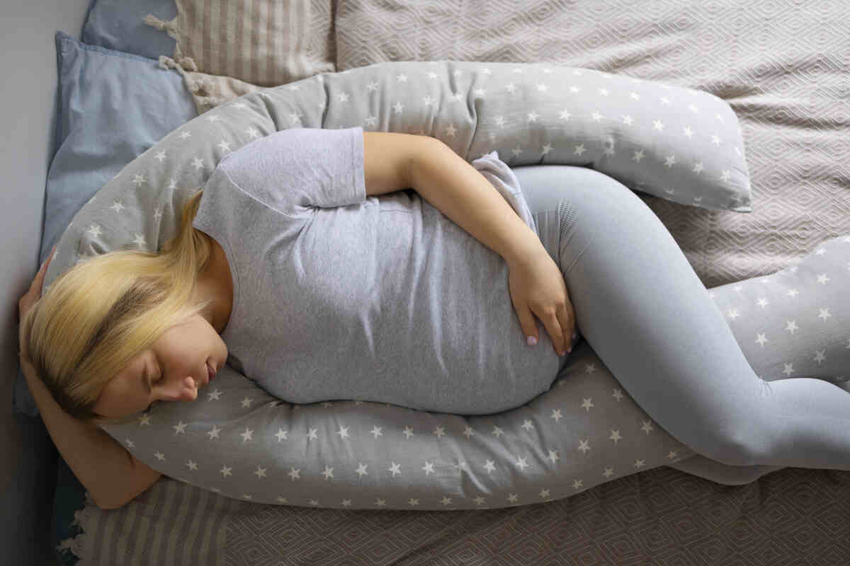 How to Use a Pregnancy Pillow